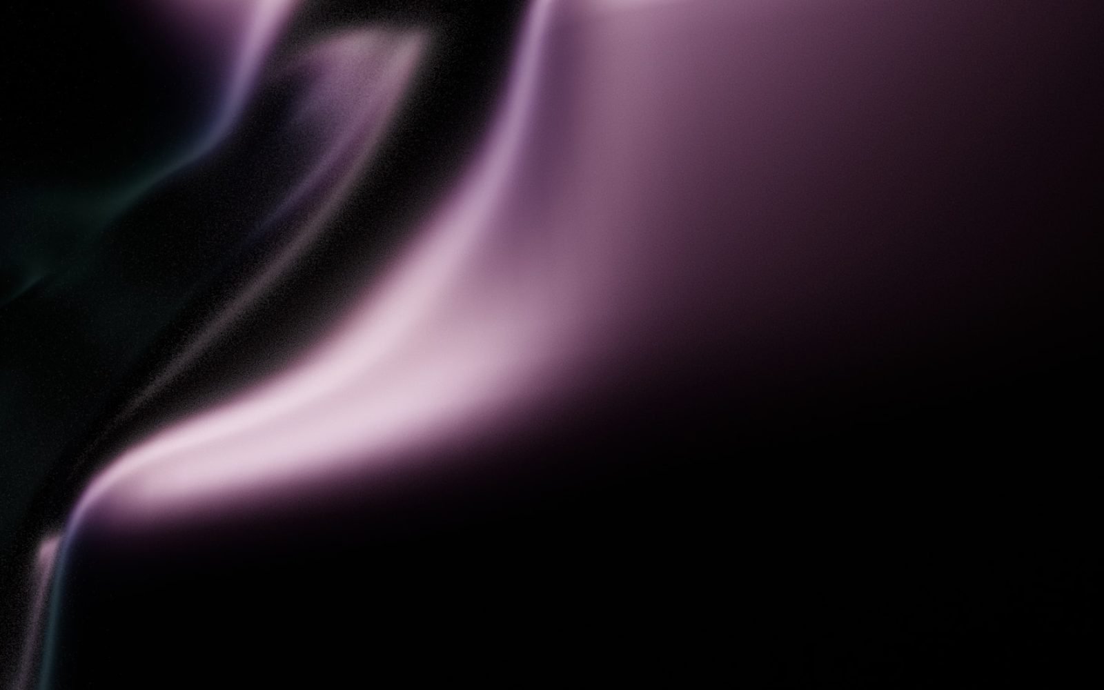 Seda oscura con pliegues suaves en tonos violeta y negro
